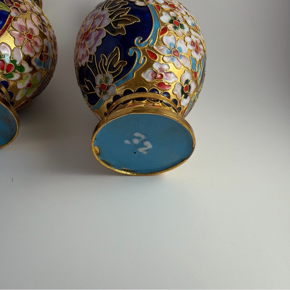 Ornate Chinese Floral Enamel on brass Cloisonné Bud Vase 6” Vintage Set of 2 - Picture 10 of 16